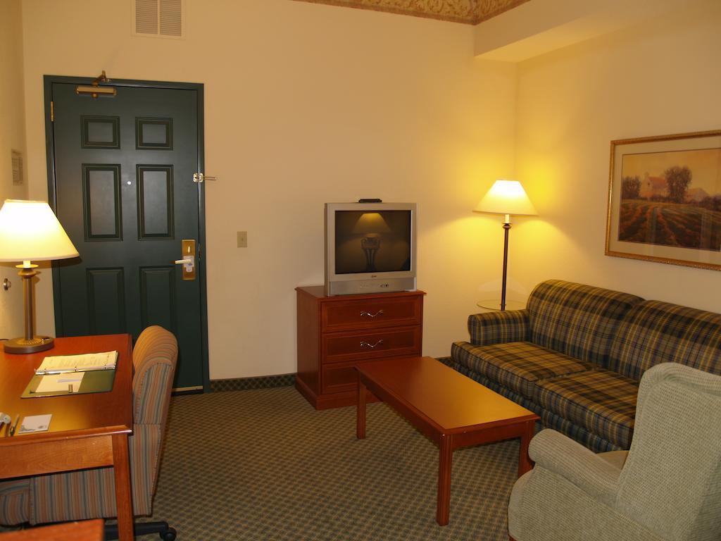 Saint Charles Country Inn & Suites By Radisson, St. Charles, Mo מראה חיצוני תמונה